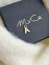 Kette "mit zwei Buchstaben"